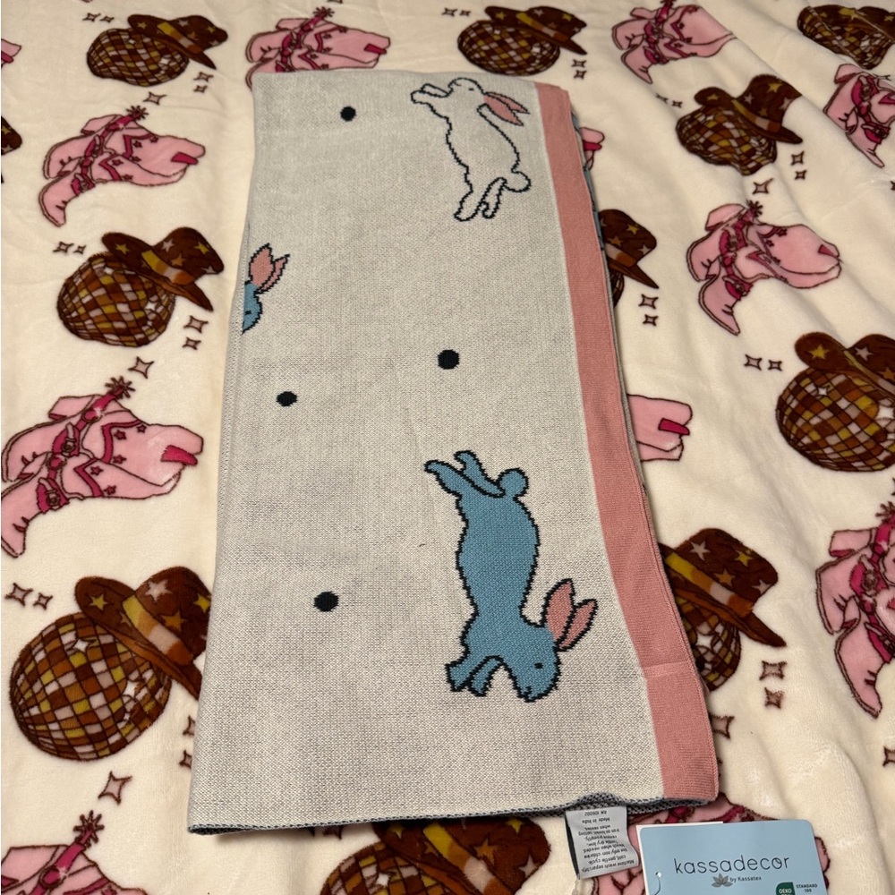 Kassadecor Throw Blanket with White & Blue Bunnies